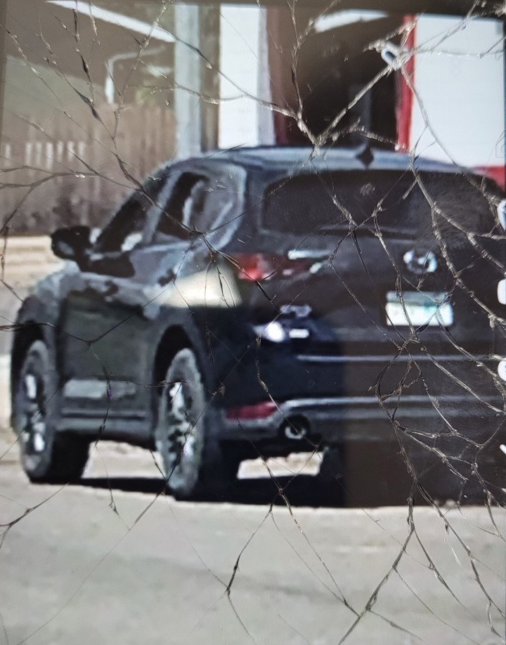 A photograph of the vehicle involved.