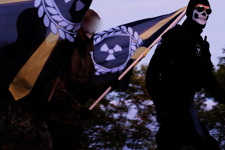 Capture d'écran d'une vidéo de propagande du groupe Division Atomwaffen 